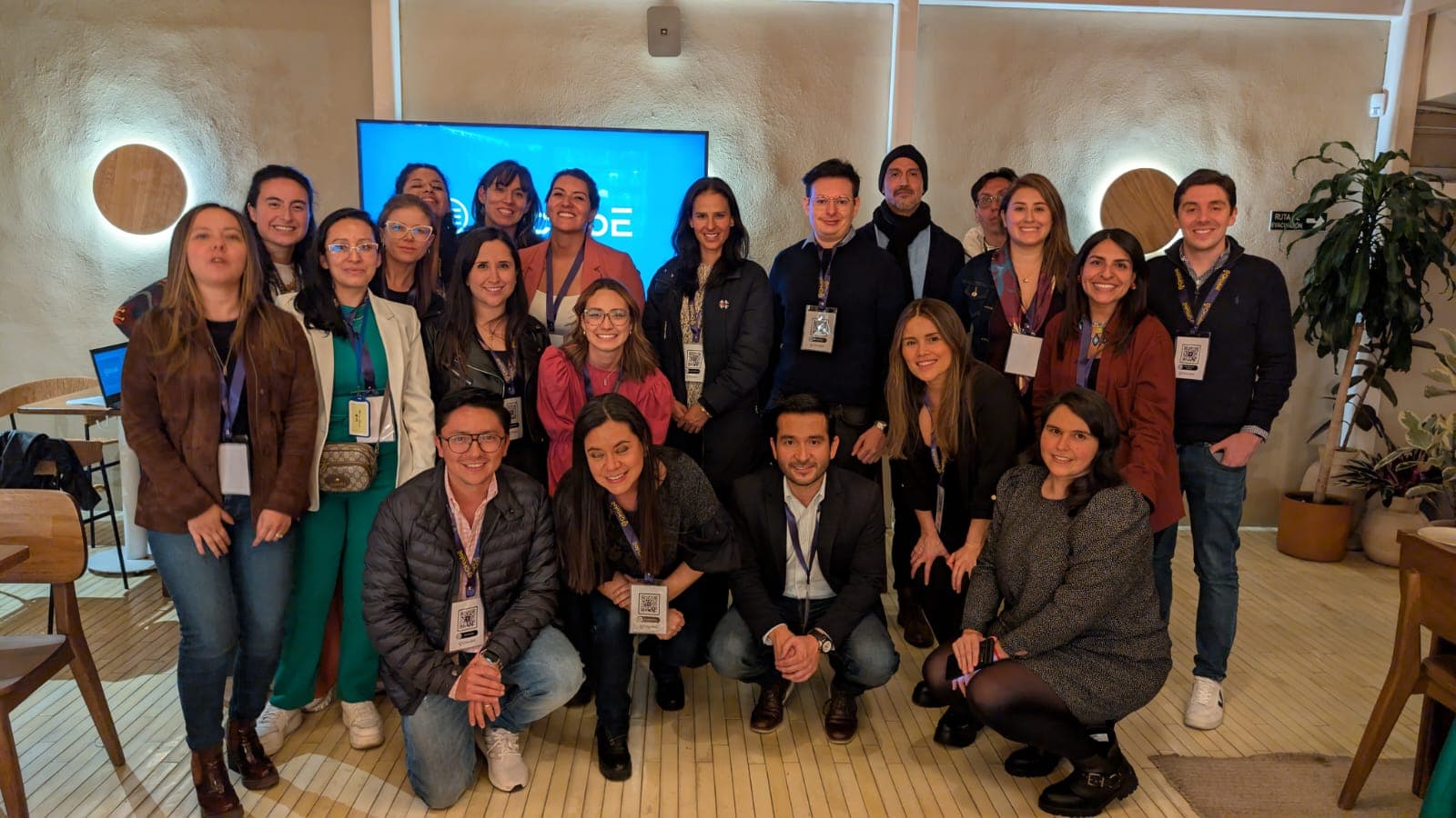 Tarde de Emprendedores — grupo con credenciales